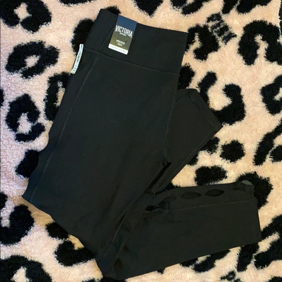 Victoria's Secret Pants - Total knockout leggings